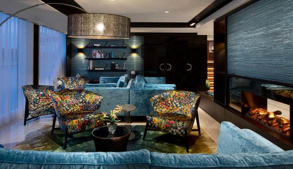 AmaWaterways AmaMagna - Library.jpg